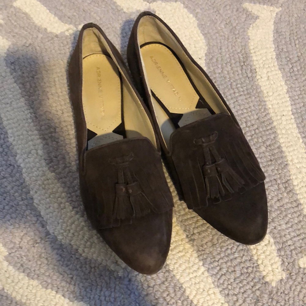 Adrienne Vittadini 5.5 brown suede tassel loafers